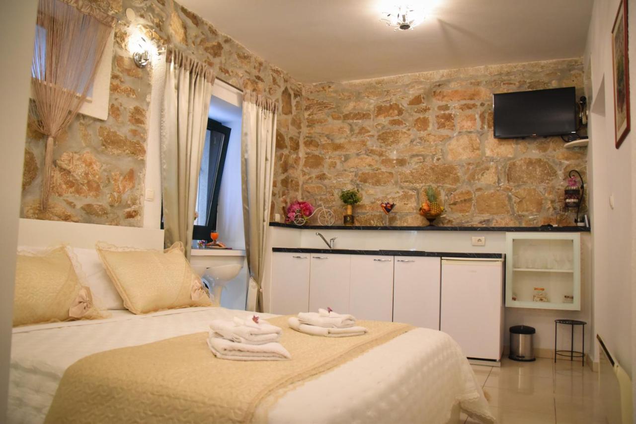 Apartments Bepina- 5 Mins From The Center Σπλιτ Εξωτερικό φωτογραφία