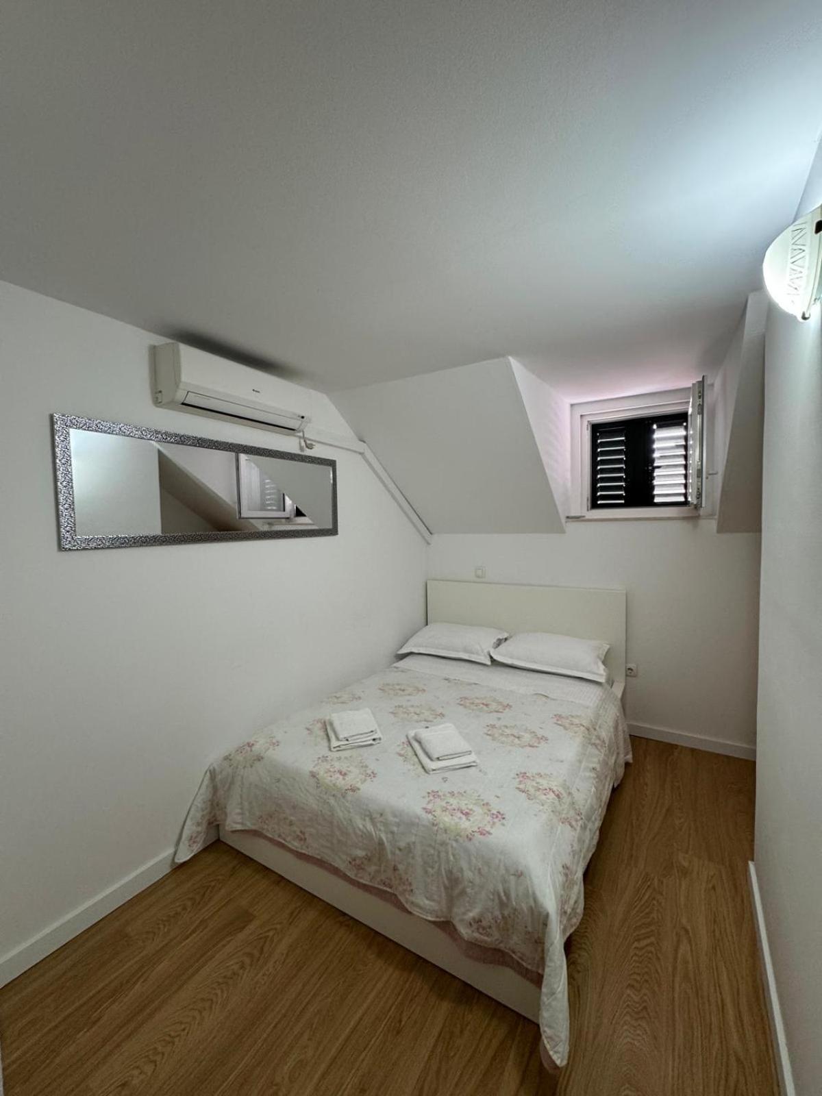 Apartments Bepina- 5 Mins From The Center Σπλιτ Εξωτερικό φωτογραφία